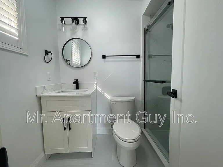 6687 Bansbridge Cres — Photo 12