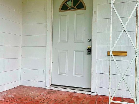 2nd image of 3015 S Willowood Ln