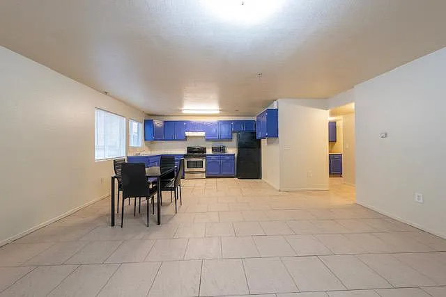 4 bed, 1800 sqft, $3,500 — Photo 4
