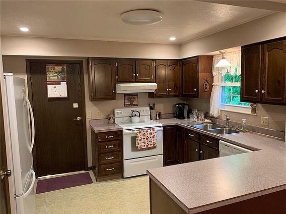 3rd image of 712 Arrowhead Dr
