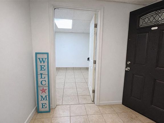 3rd image of 220 Sandy Springs Pl APT D