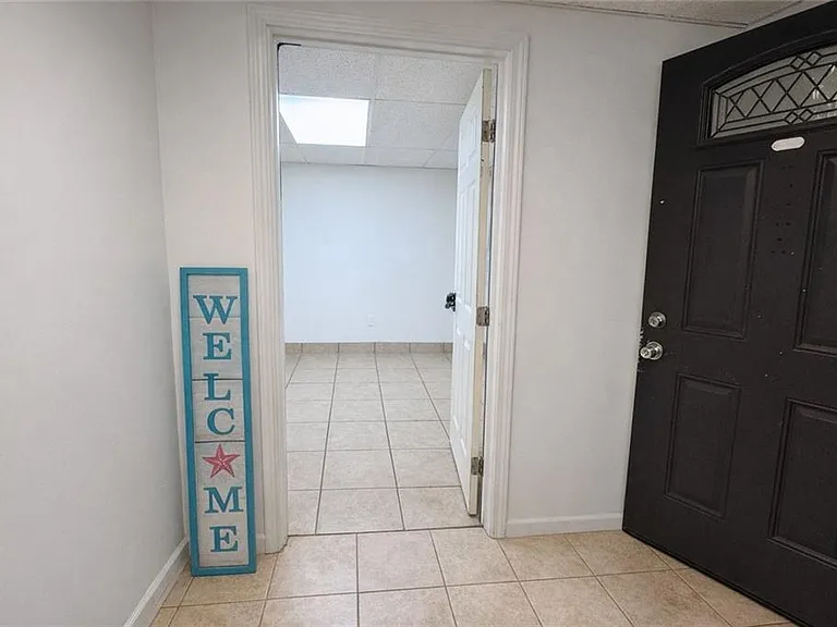 220 Sandy Springs Pl #D — Photo 3