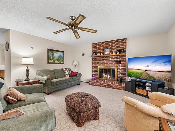 3rd image of 1919 Ivy Ln