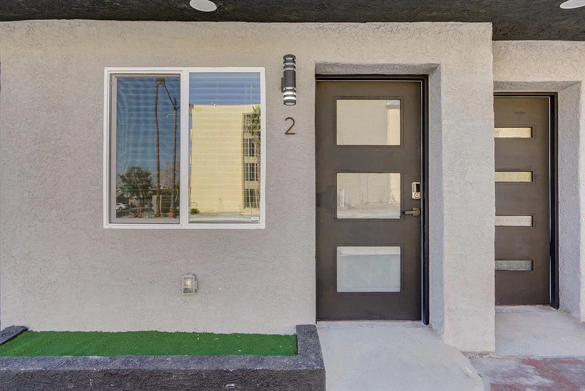 Studio, 375 sqft, $1,350 — Photo 2