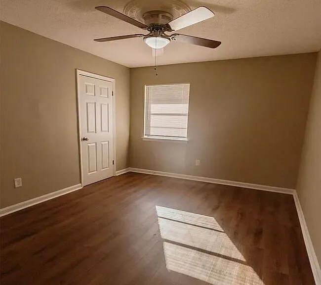 6107 Gladstone Dr — Photo 20