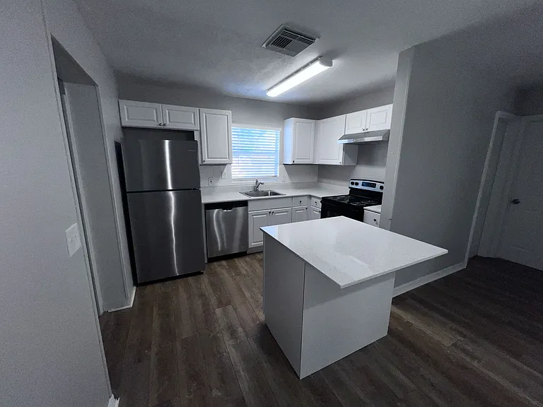 8002 Miramar Ave — Photo 5