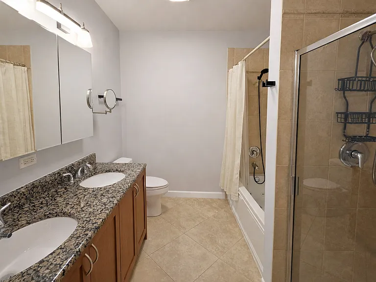 6015 N Mozart St #302 — Photo 17