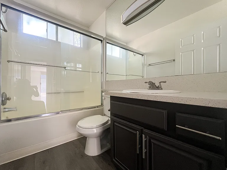 4077-4083 Tujunga Ave #202 — Photo 9