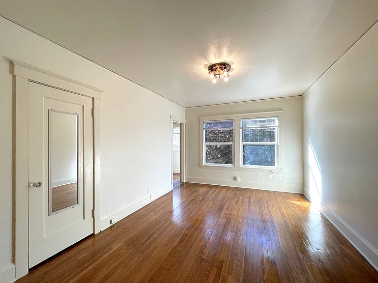 2949 SE Yamhill St #7 — Photo 3