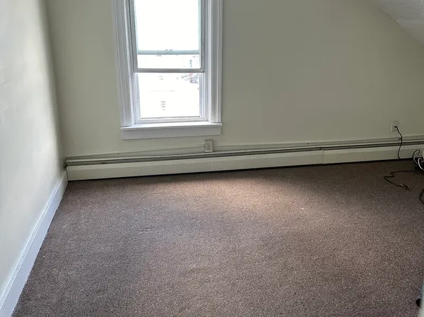 145 Regent Ave Floor 3, Providence, RI 02908