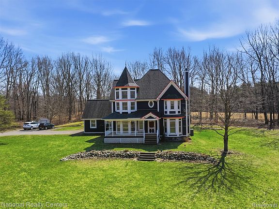 3rd image of 675 W Leonard Rd