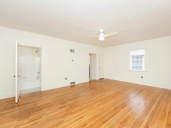 2nd image of 805 Spanish Town Rd #6