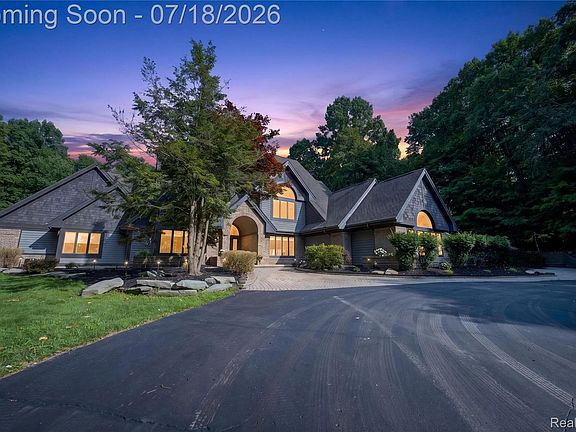 3rd image of 8180 N Ridge Rd