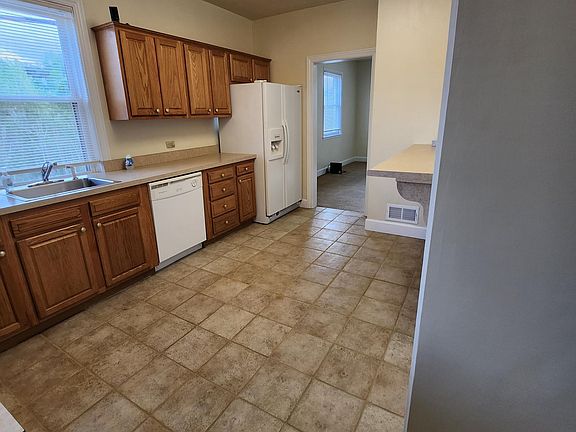 2nd image of 712 Chambers Ave