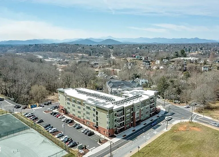 360 Hilliard Apartments — Photo 20