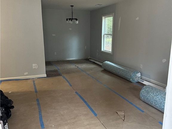4th image of 90 Rosewood Ln
