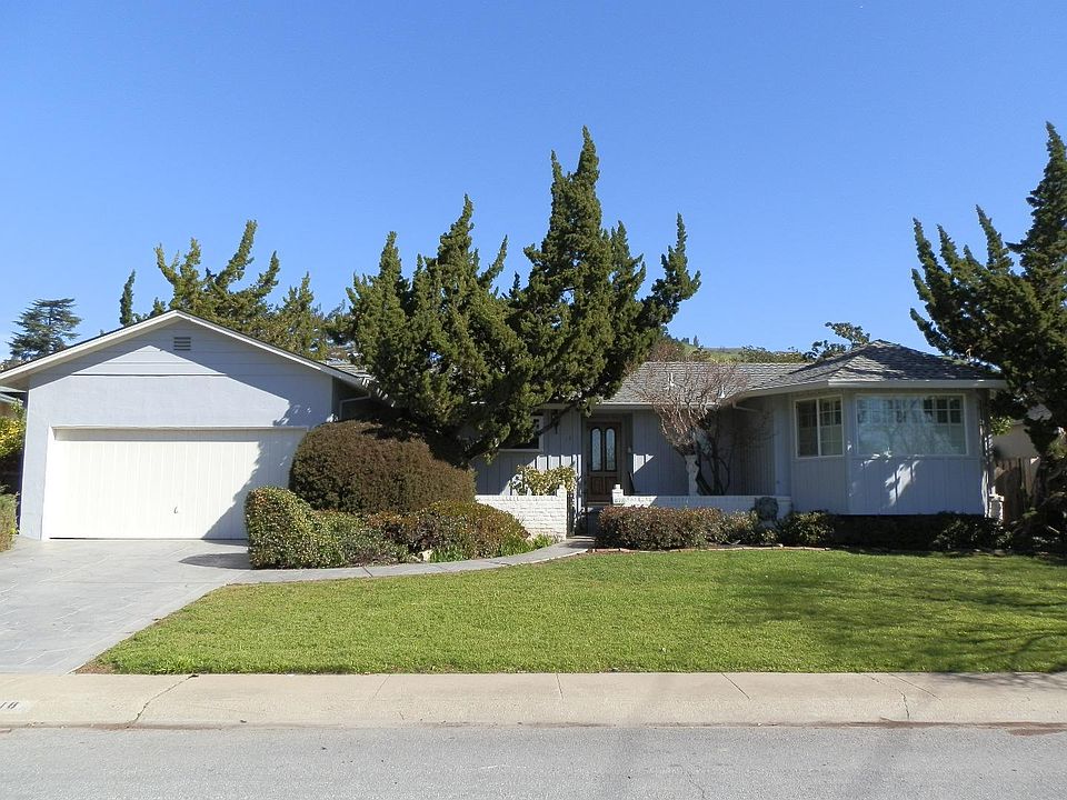 1st image of 18 Oakmore Dr
