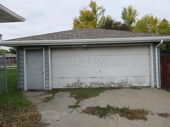Detached garage