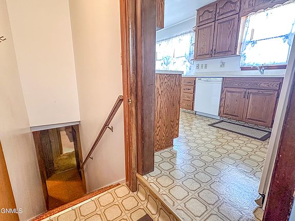 4th image of 2124 E D Ave