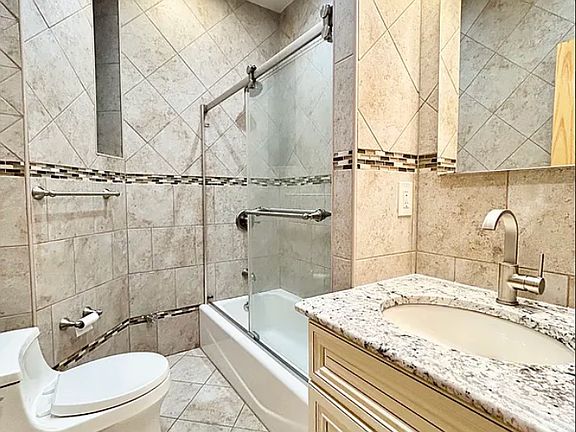 5th image of 208 E 21st St APT 3B