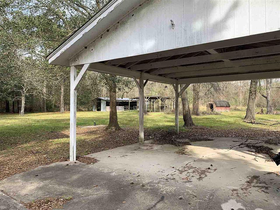 2nd image of 708 Hillebrandt Acres