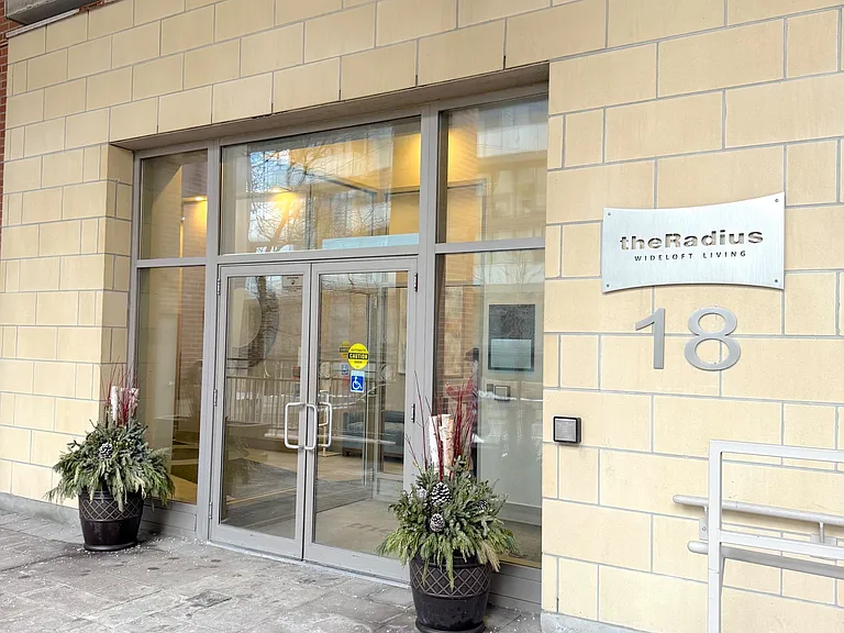 18 Merton St #911 — Photo 1