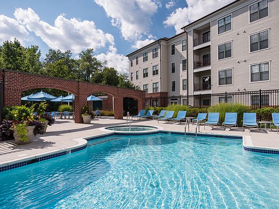 Outdoor Resort-Style Pool, Hot Tub, and Sundeck