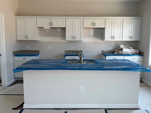 5th image of 266 Steelwood St