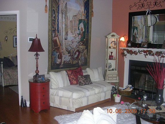 Fireplace, Vaulted Ceiling