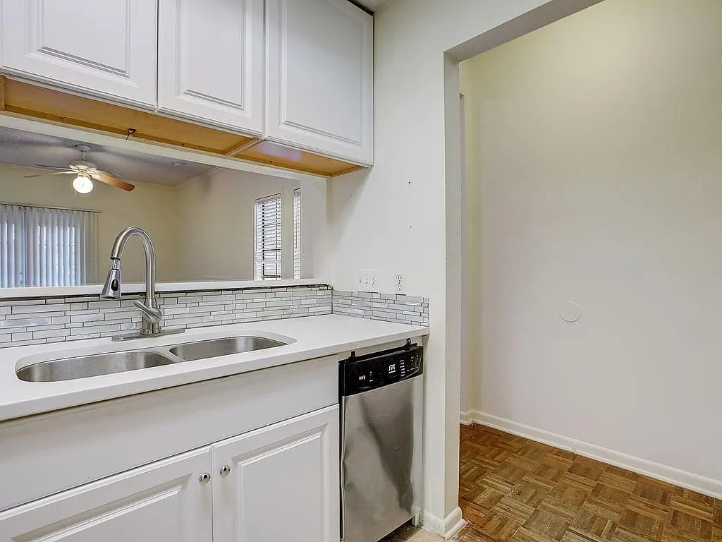 2 bed, 1.5 bath, 744 sqft, $1,750 — Photo 4