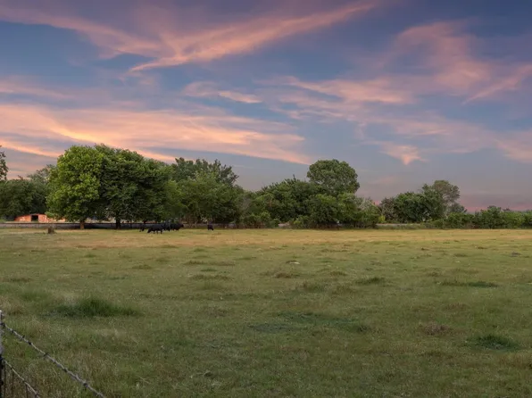 W Clifton St, Pilot Pt, TX 76258