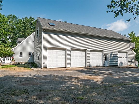 5th image of 23 E Windsor Rd