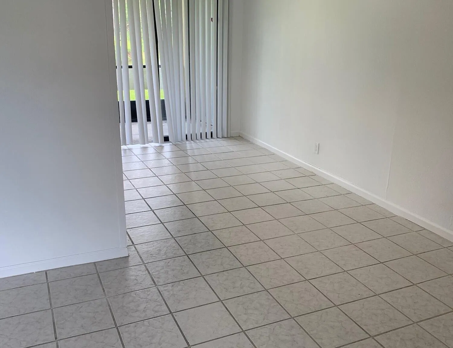2 bed, 2.0 bath, 883 sqft, $1,900 — Photo 2