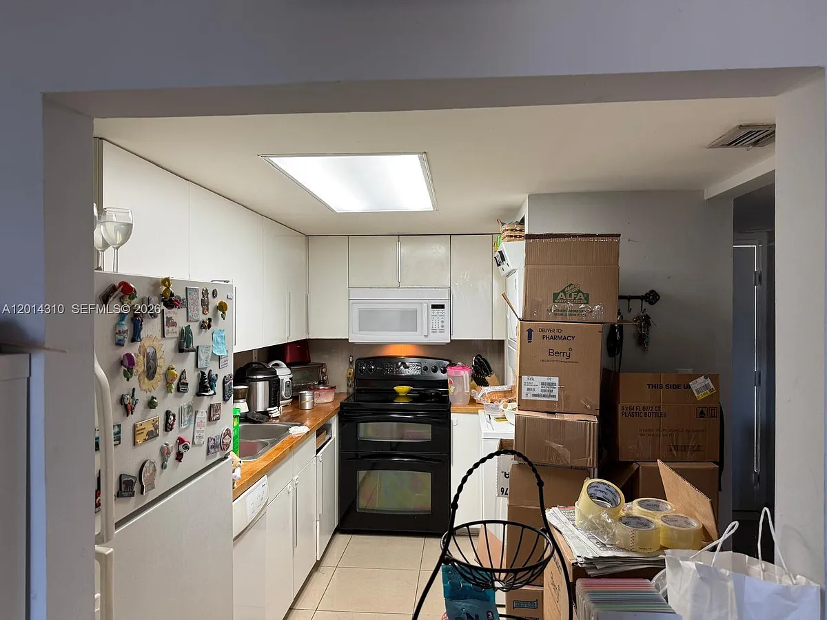 Photo 2 of 6 - 10090 NW 80th Ct #1361 - Hialeah Gardens, FL Building Photo - 10090 NW 80th Ct #1361
