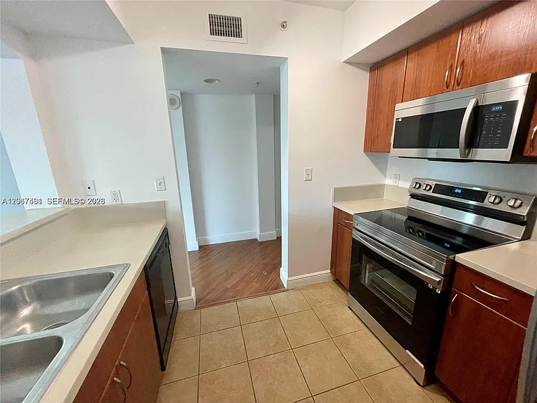 9201 Collins Ave #321 — Photo 7