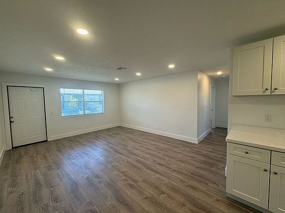 4th image of 124 NW 2nd Ave