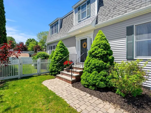 17 Fenmere Ave, Wellesley, MA 02482