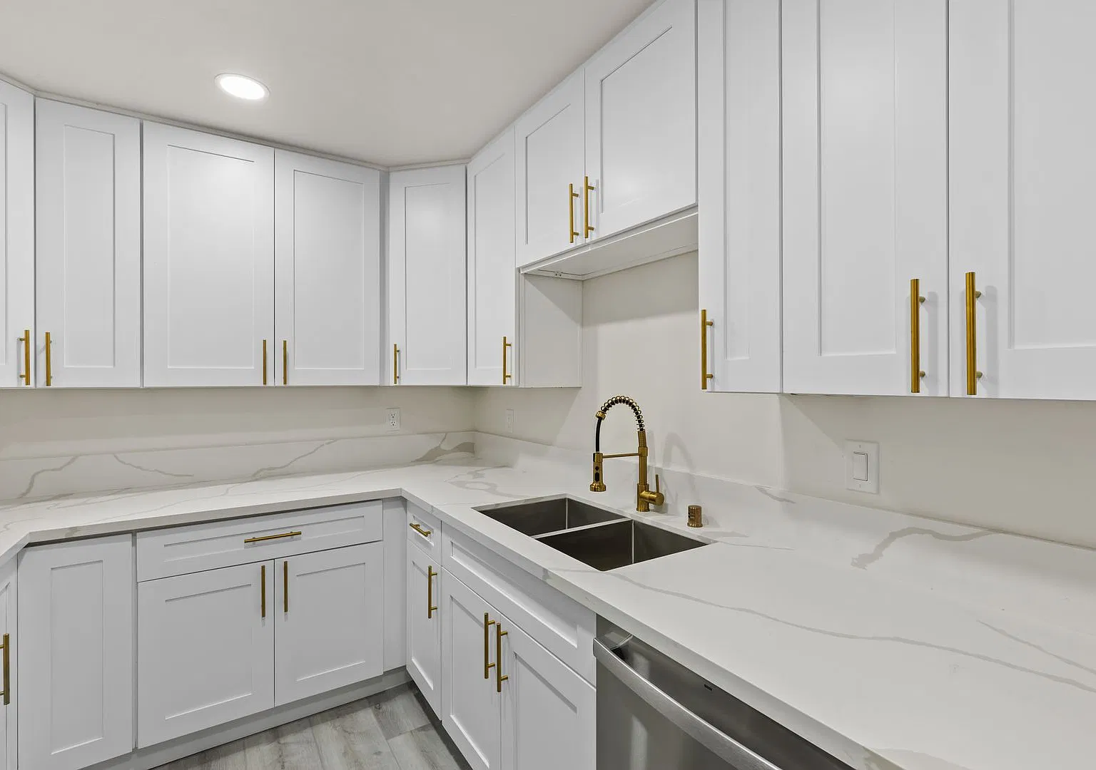 Fully remodeled! — Photo 3