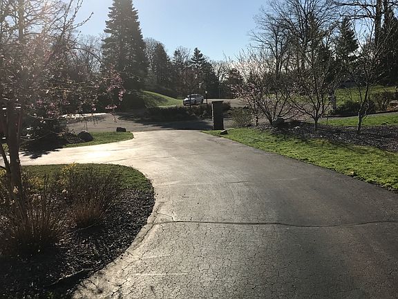 Circle Drive/ Cul de sac