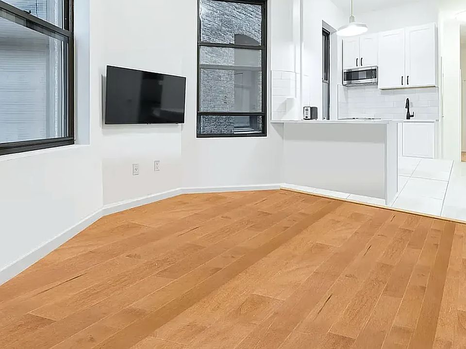 1st image of 323 W 42nd St APT 4W