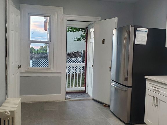 5th image of 93 Scribner Ave Floor 1