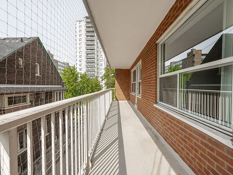 99 Tyndall Ave — Photo 23