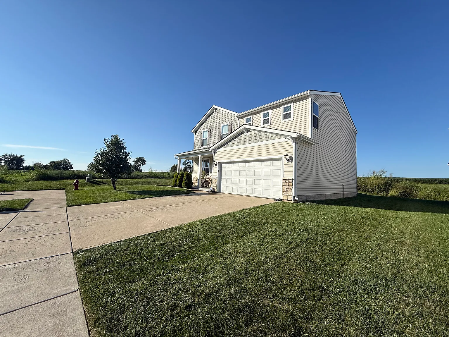 4 bed, 2.5 bath, 2300 sqft, $2,875 — Photo 4