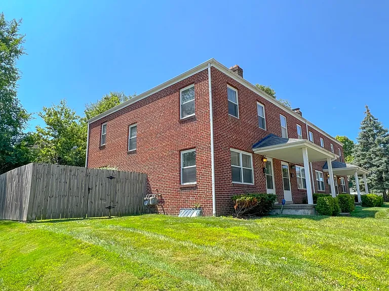 2883-2889 Wicklow Rd — Photo 34