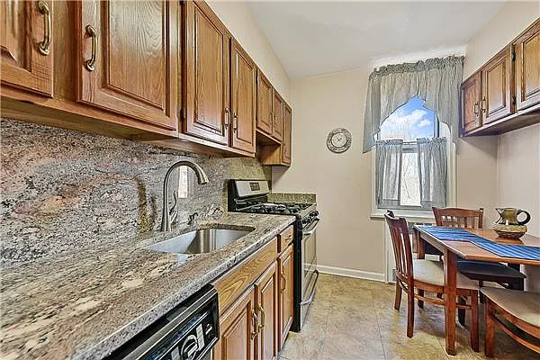 Sold by Exclusive Properties Sotheby's International Realty | media 17