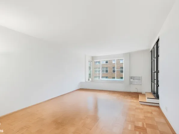 215 East 79th Street image 4 of 15