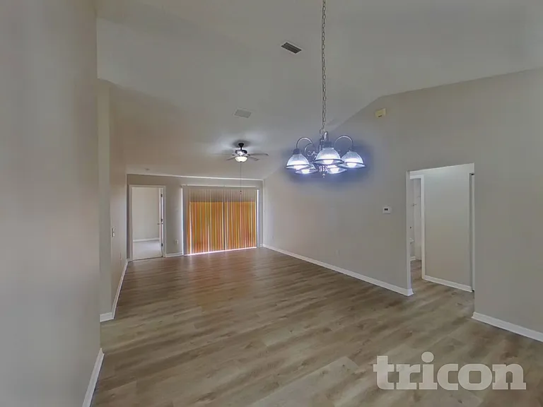 4726 Bloom Dr — Photo 3