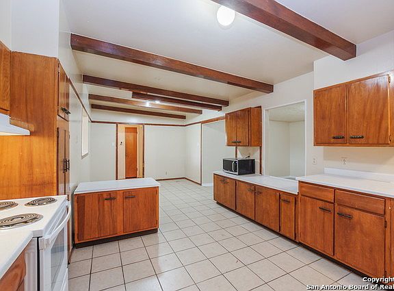 5th image of 4810 Creekmoor Dr