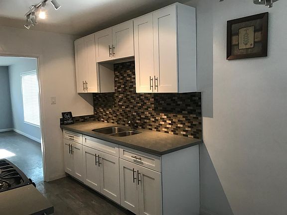 4th image of 1171 W Buena Vista St