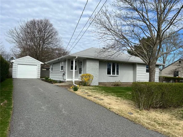 23 Birch St, Portsmouth, RI 02871